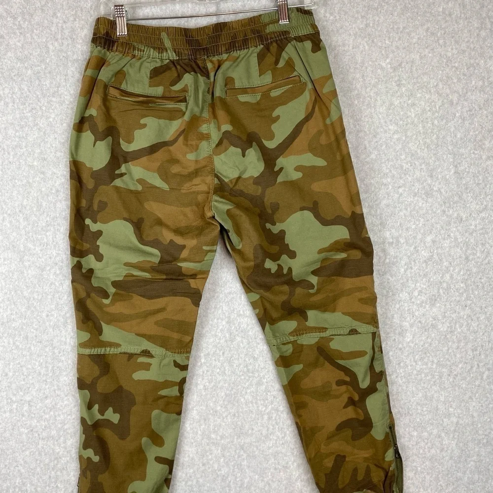 Levi Women Green Camo Joggers Sz M Zippers at ankles - Picture 2 of 7